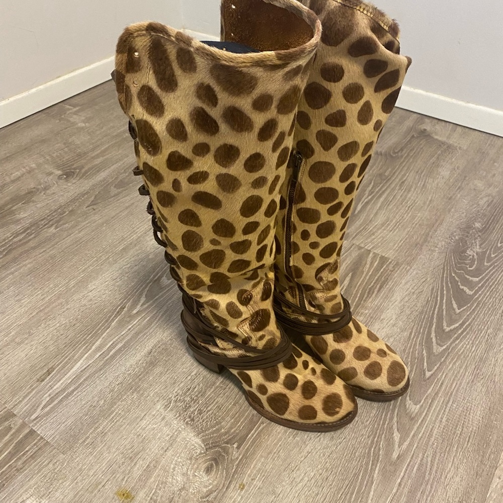 Size 8 freebird boots, leopard print